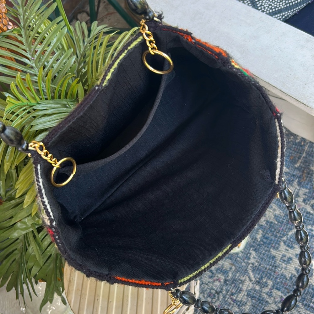 Vintage 70’s Grannycore Needlepoint Handbag with Black Beaded Handles - Picture 3 of 9